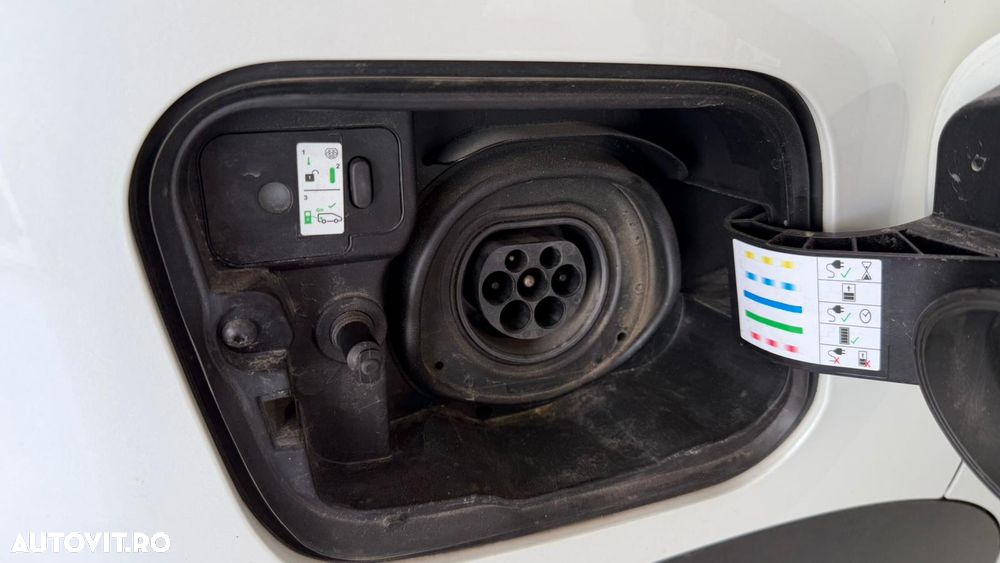 Renault Captur PHEV 160 Techno - 12