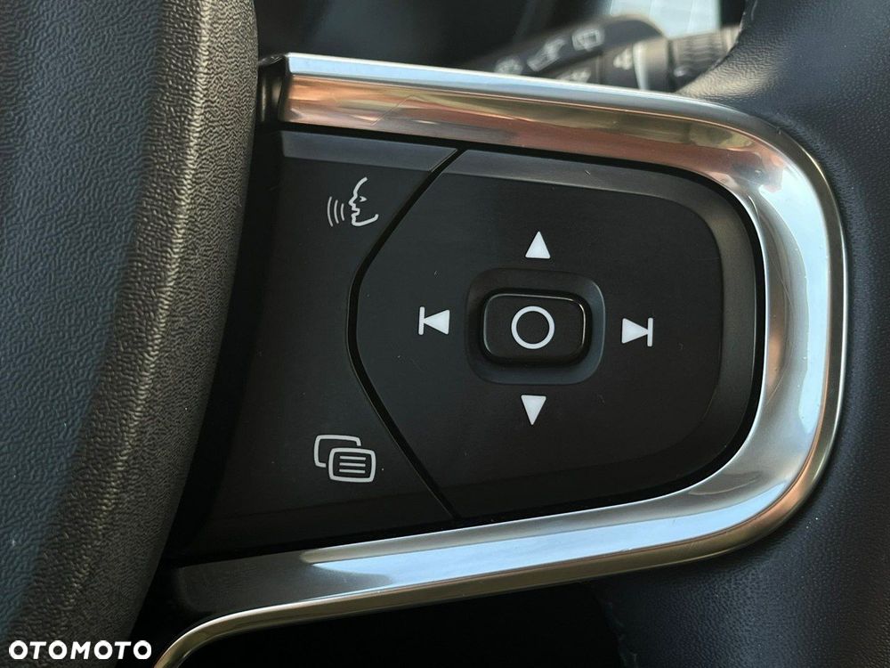 Volvo XC 40 T3 Momentum Pro - 21