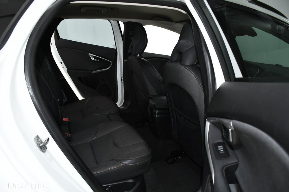 Volvo V40 Cross Country D3 Geartronic Momentum - 11