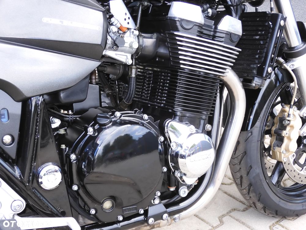 Suzuki GSX - 19