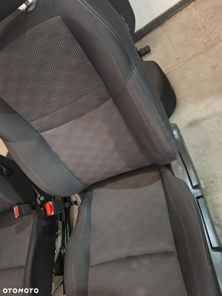 Fotele przód tył komplet podłokietnik tunel Nissan Qashqai J11 II lift 2017 rok - 2