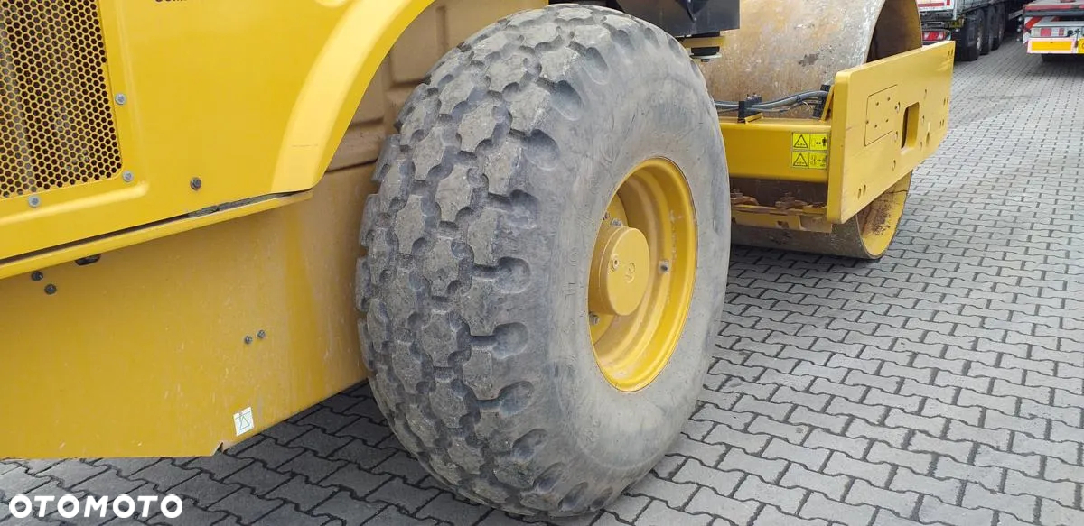 Caterpillar Walec wibracyjny CATERPILLAR CS 64 B - 18