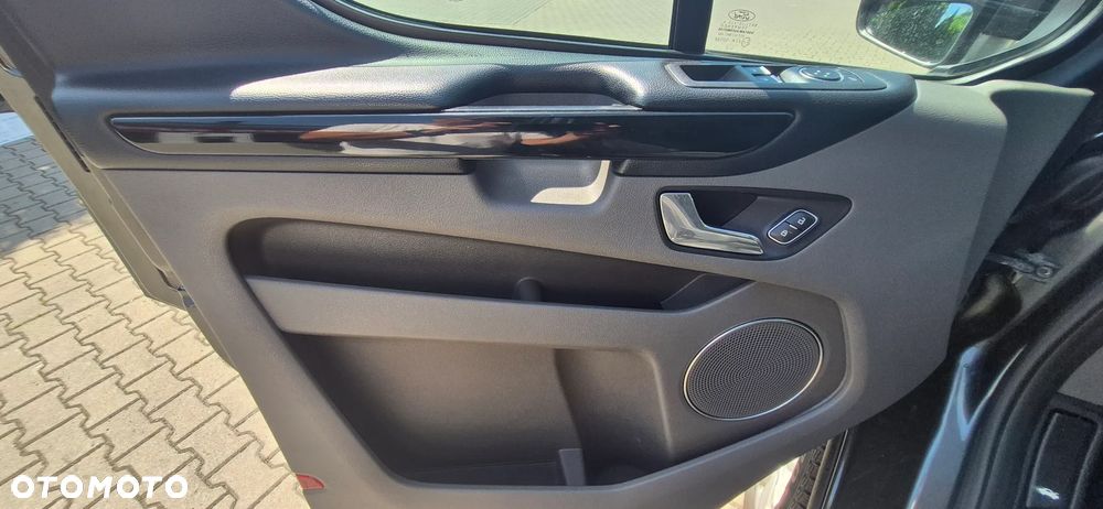 Ford Tourneo Custom 320 L2H1 VA Titanium - 18