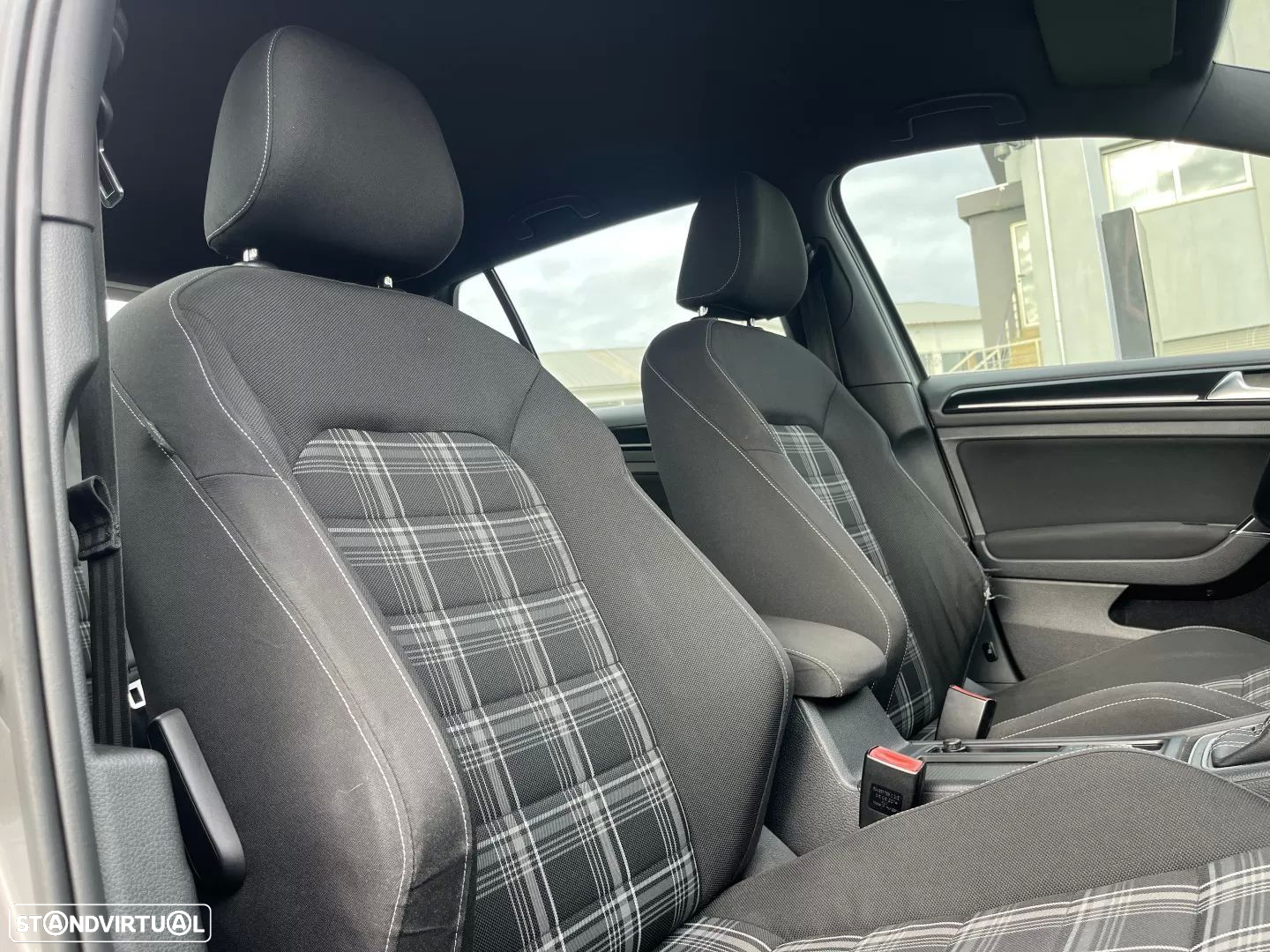 VW Golf 2.0 TDi GTD DSG - 39