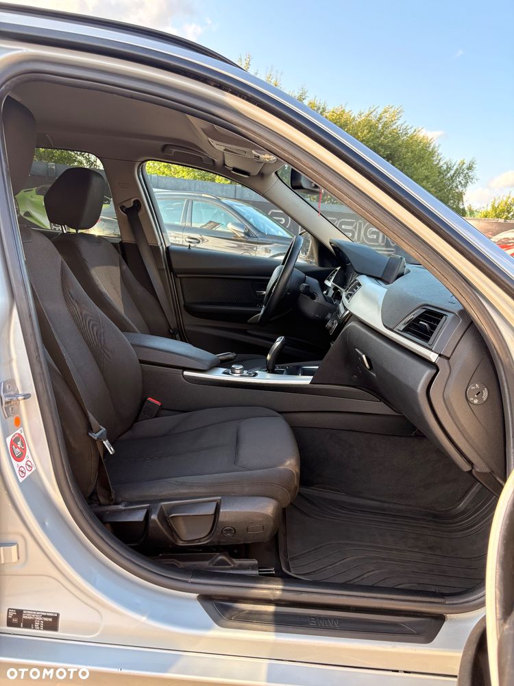 BMW Seria 3 318d - 5