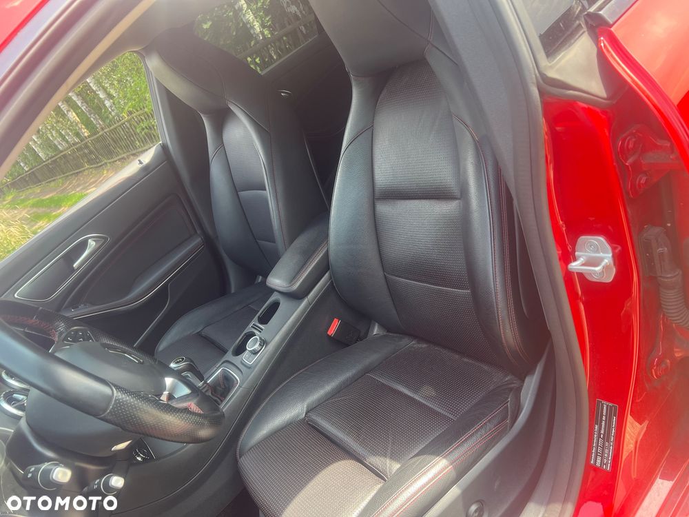 Mercedes-Benz CLA 200 7G-DCT UrbanStyle Edition - 18