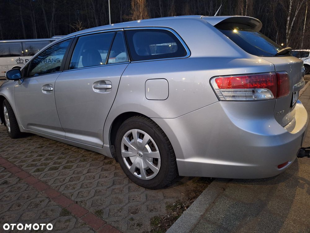 Toyota Avensis 1.8 Luna - 2