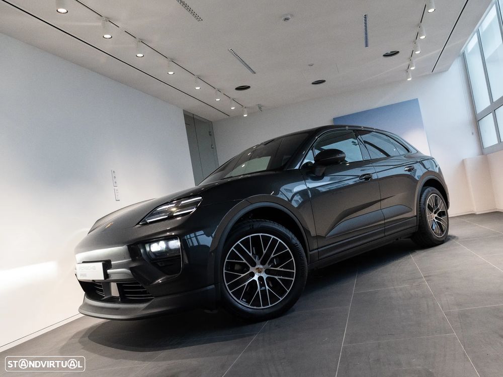Porsche Macan Electric 4 - 5
