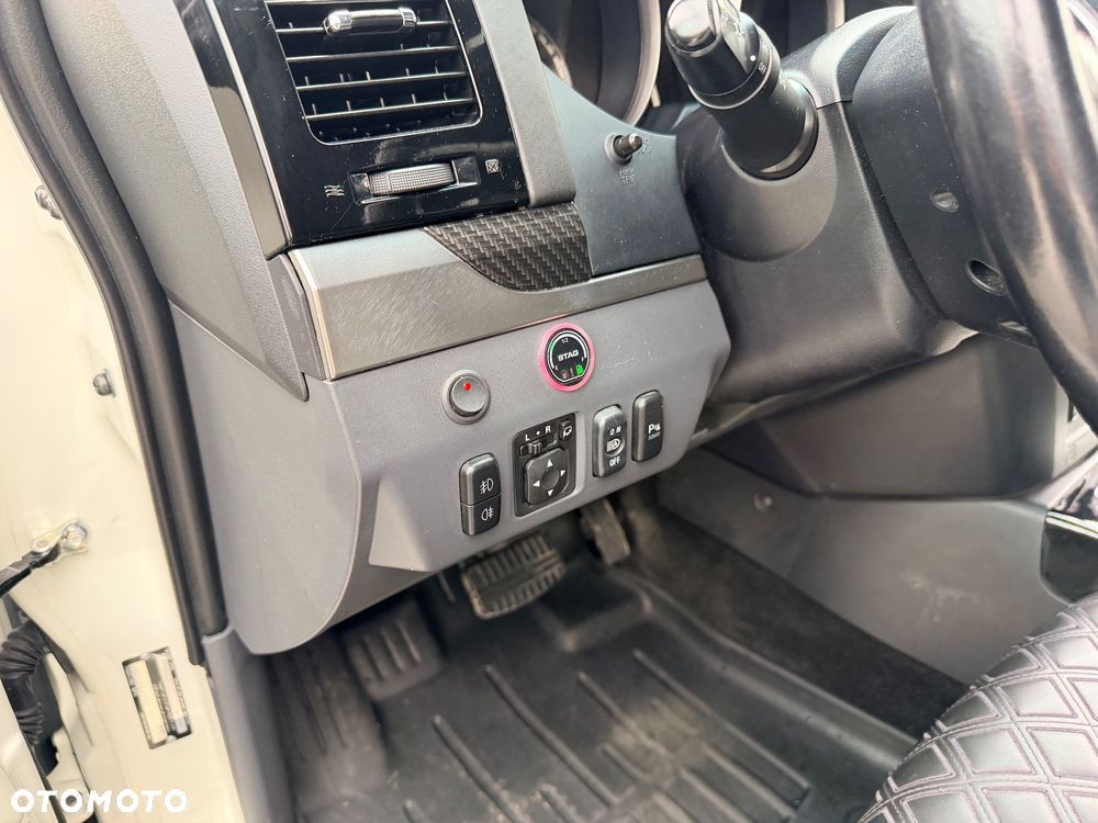 Mitsubishi Pajero - 16