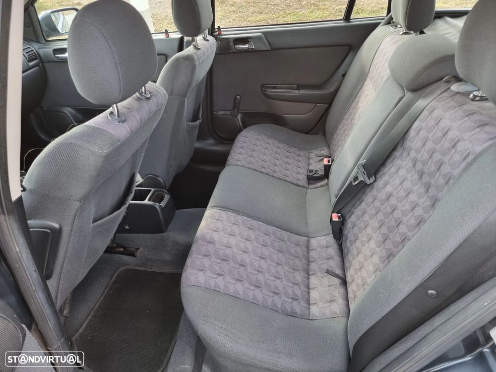 Opel Astra Caravan - 9