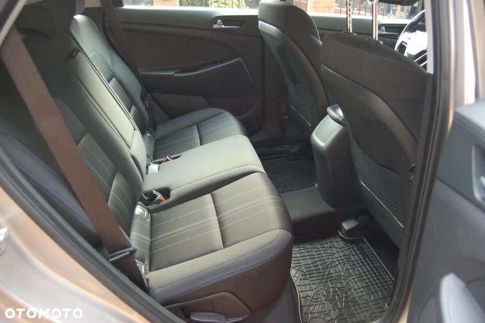 Hyundai Tucson blue 1.7 CRDi 2WD Intro Edition - 17