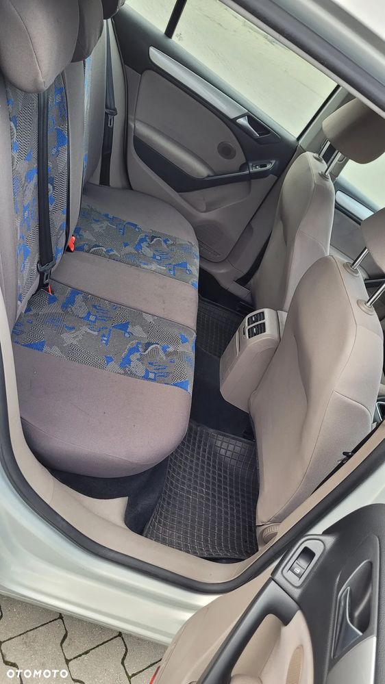 Volkswagen Golf 1.6 TDI DPF BlueMotion - 14