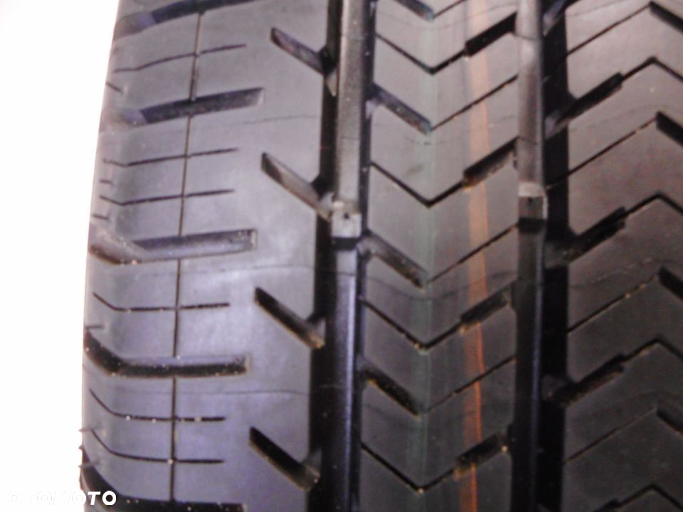 215/65R16C Michelin Agilis 51 - 2