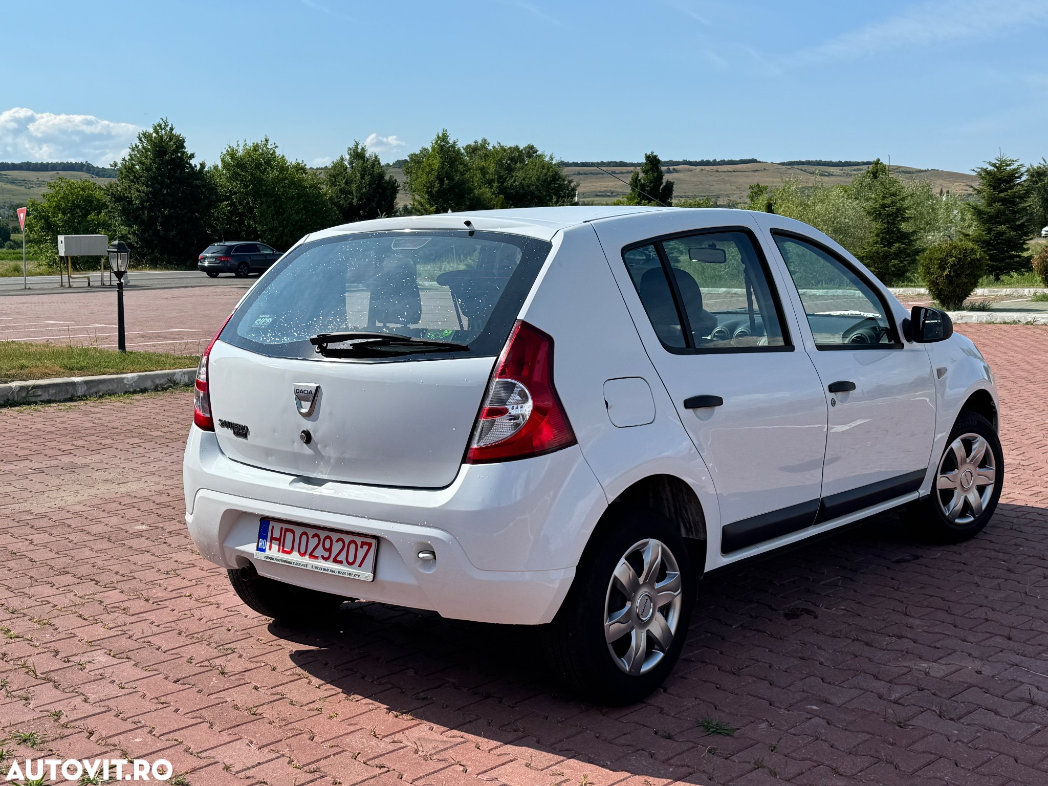 Dacia Sandero 1.2 16V 75 Laureate - 3