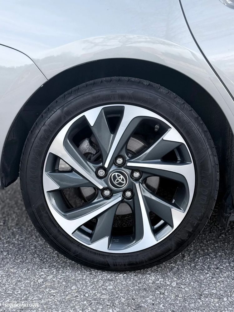 Toyota Auris Touring Sports 1.8 HSD Comfort - 16