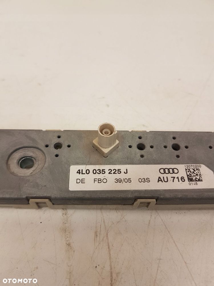 WZMACNIACZ ANTENOWY AUDI Q7 4L0035225J - 3