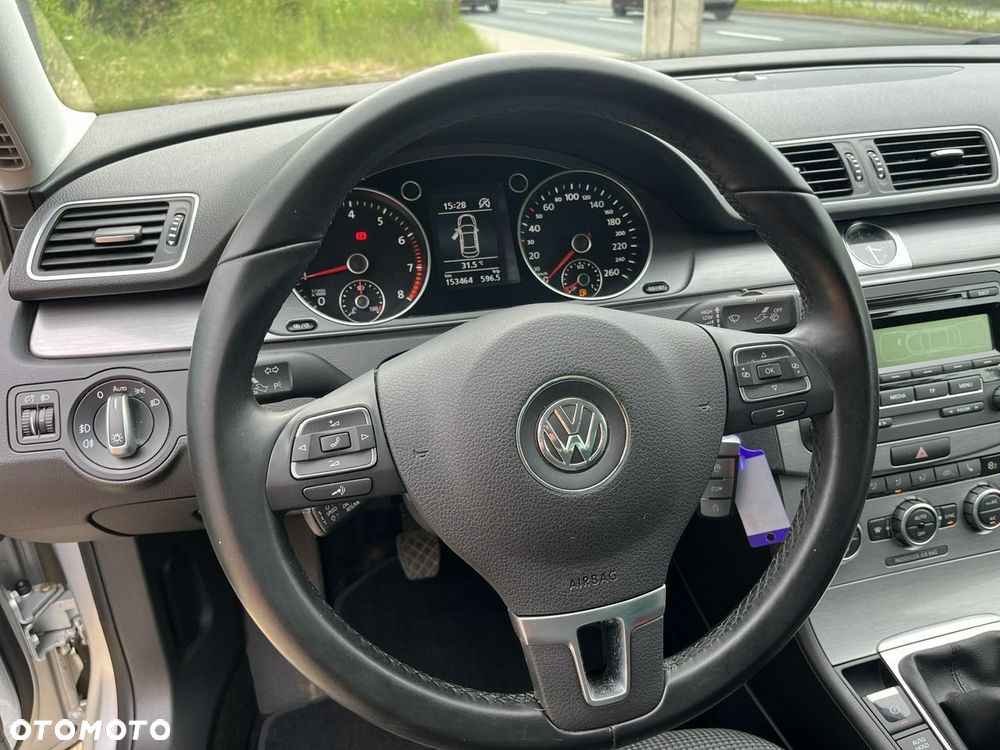 Volkswagen Passat - 24