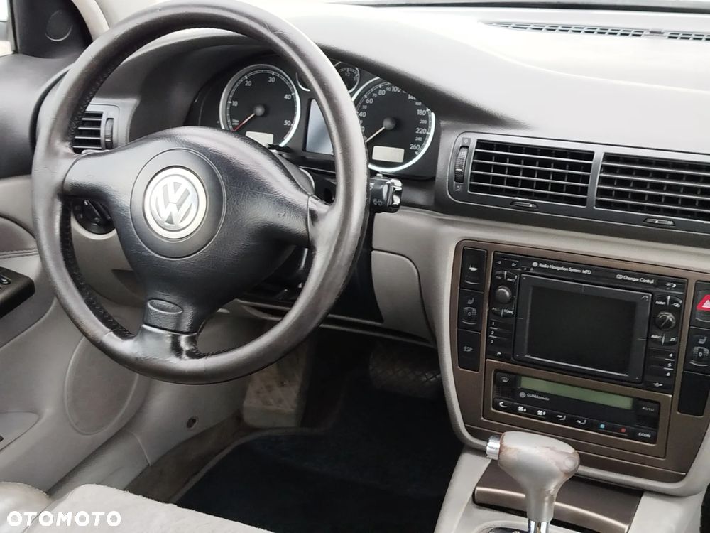 Volkswagen Passat - 12