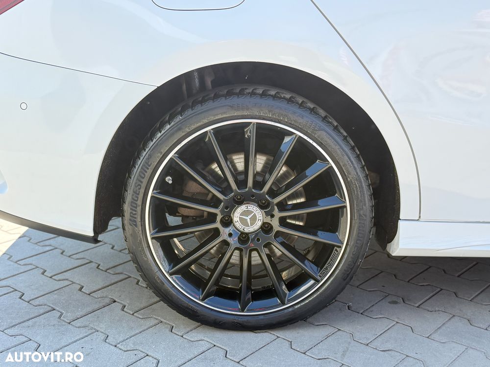 Mercedes-Benz A 250 e 8G-DCT AMG Line - 32