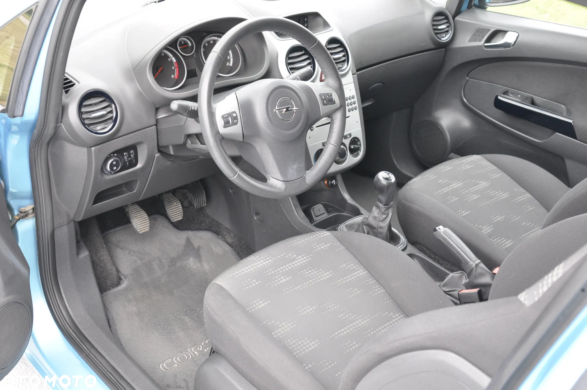 Opel Corsa 1.4 16V Satellite - 36