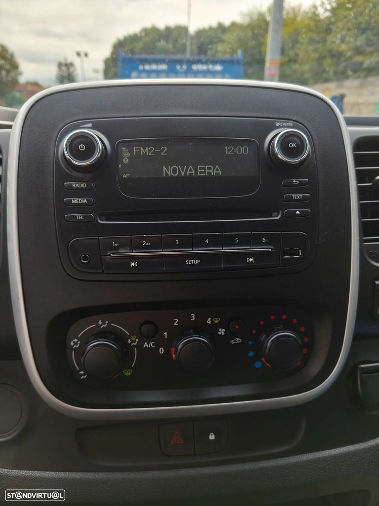 Renault Trafic 2017 photo 2