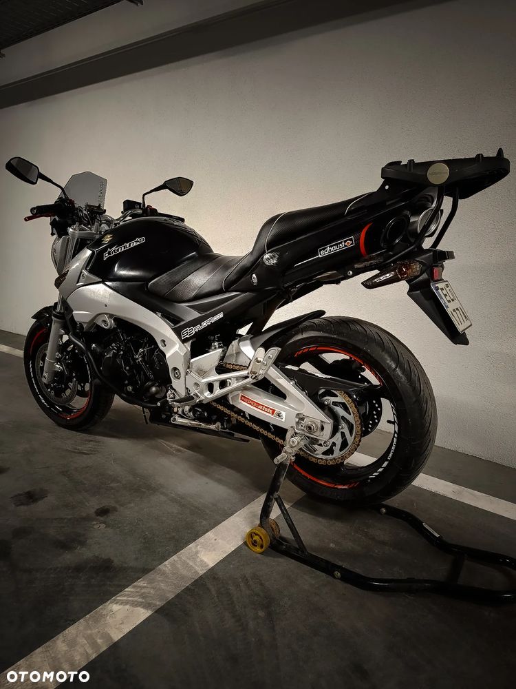 Suzuki GSR - 6