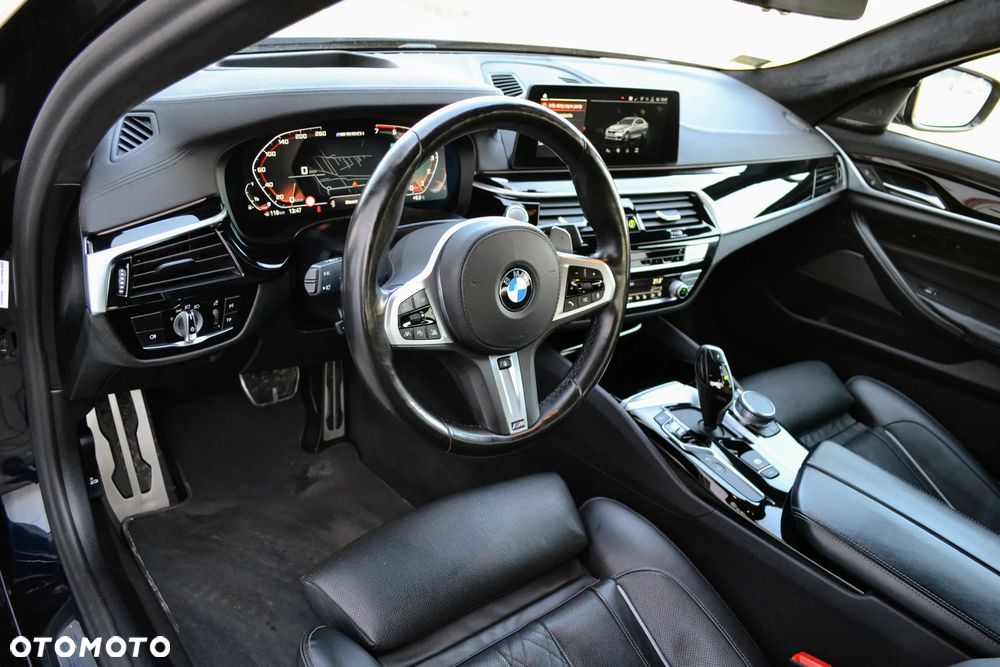 BMW Seria 5 M550i xDrive sport - 19