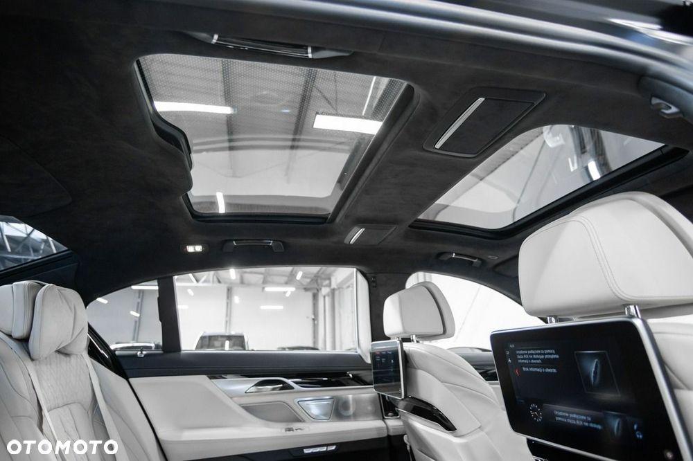 BMW Seria 7 M760Li xDrive - 28