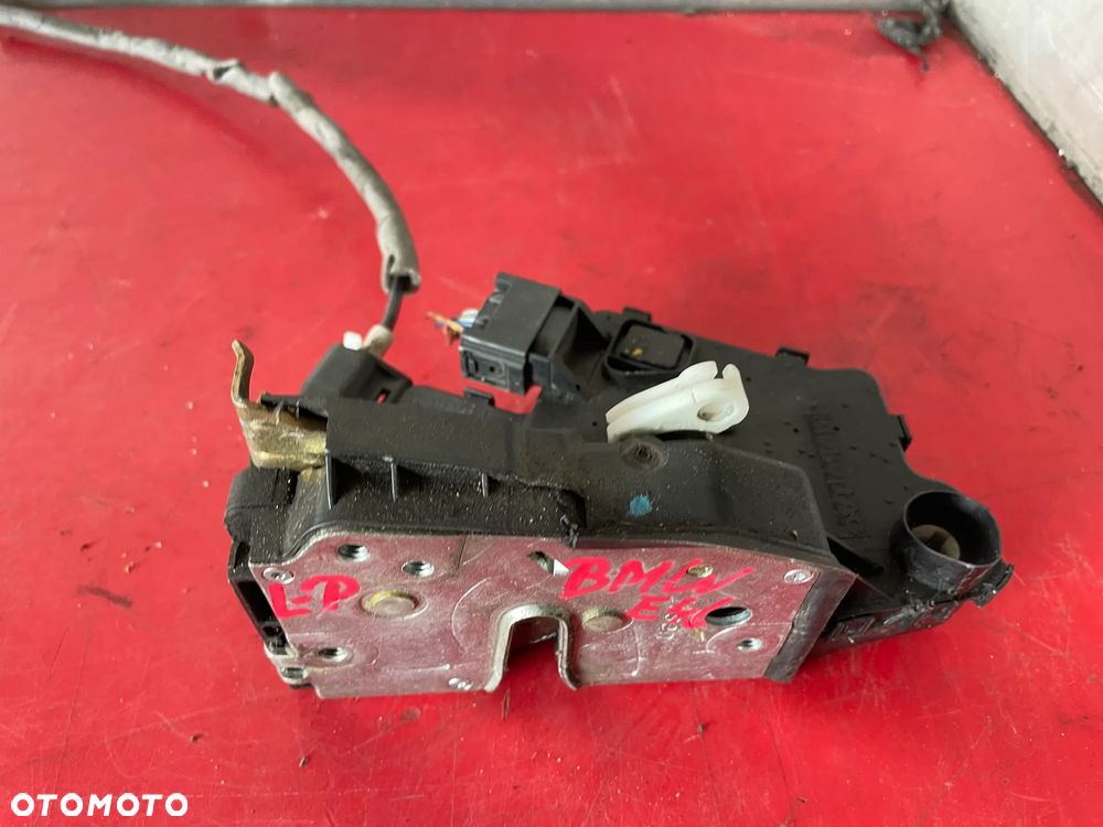 ZAMEK LEWY PRZÓD BMW E46 - 9