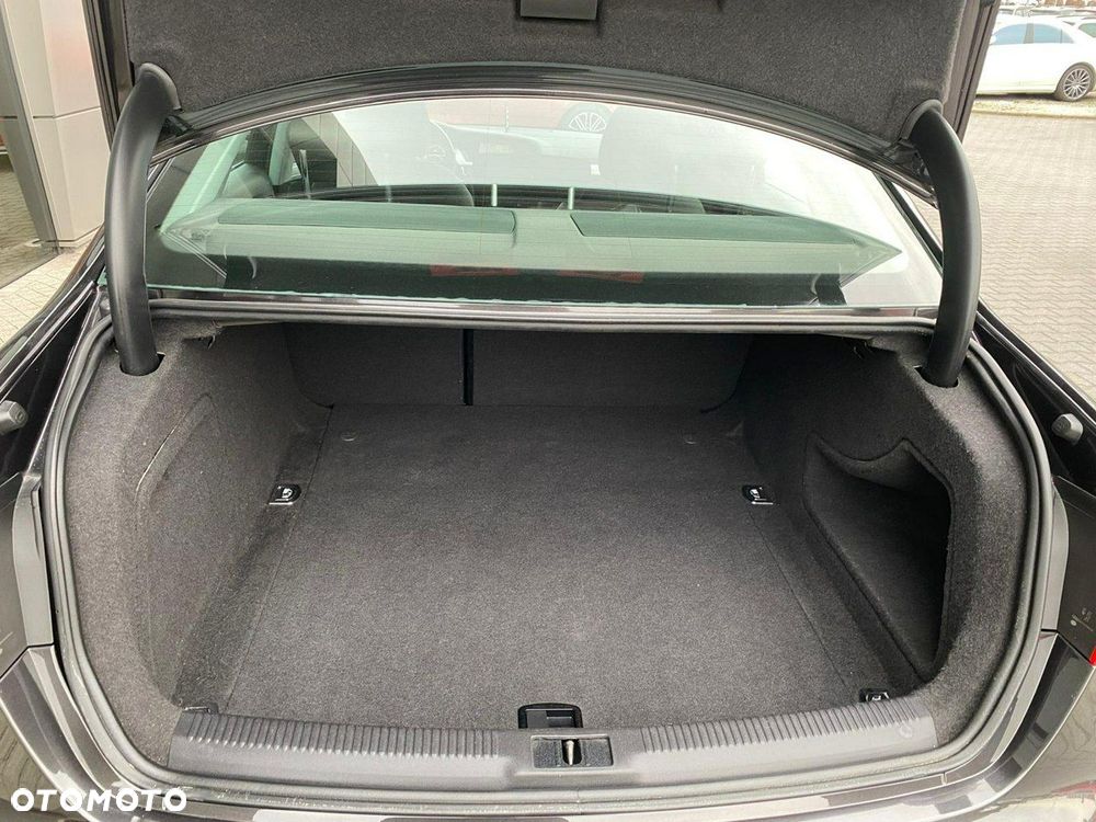 Audi A4 Limousine - 12