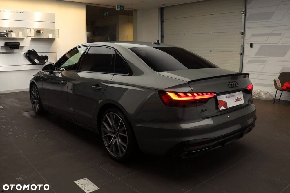 Audi A4 Limousine - 4