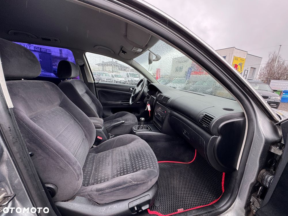 Volkswagen Passat 1.9 TDI Highline - 23