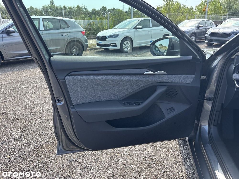 Skoda Superb 2.0 TSI Drive DSG - 14