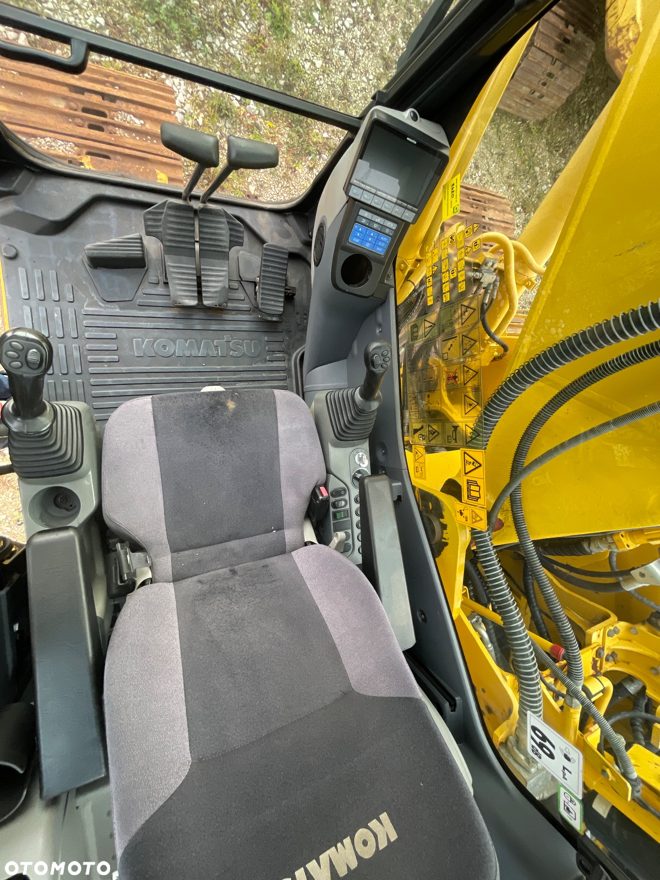 Komatsu PC 210 LC - 13