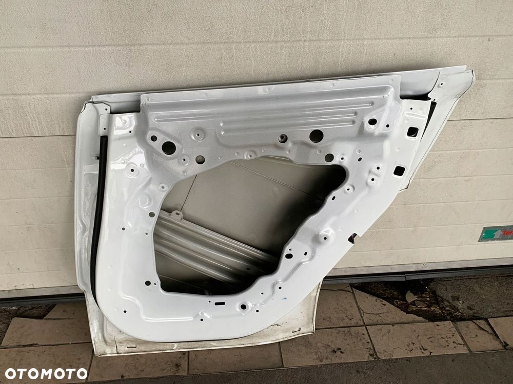 TESLA MODEL Y DRZWI TYLNE TYŁ PRAWY - 7