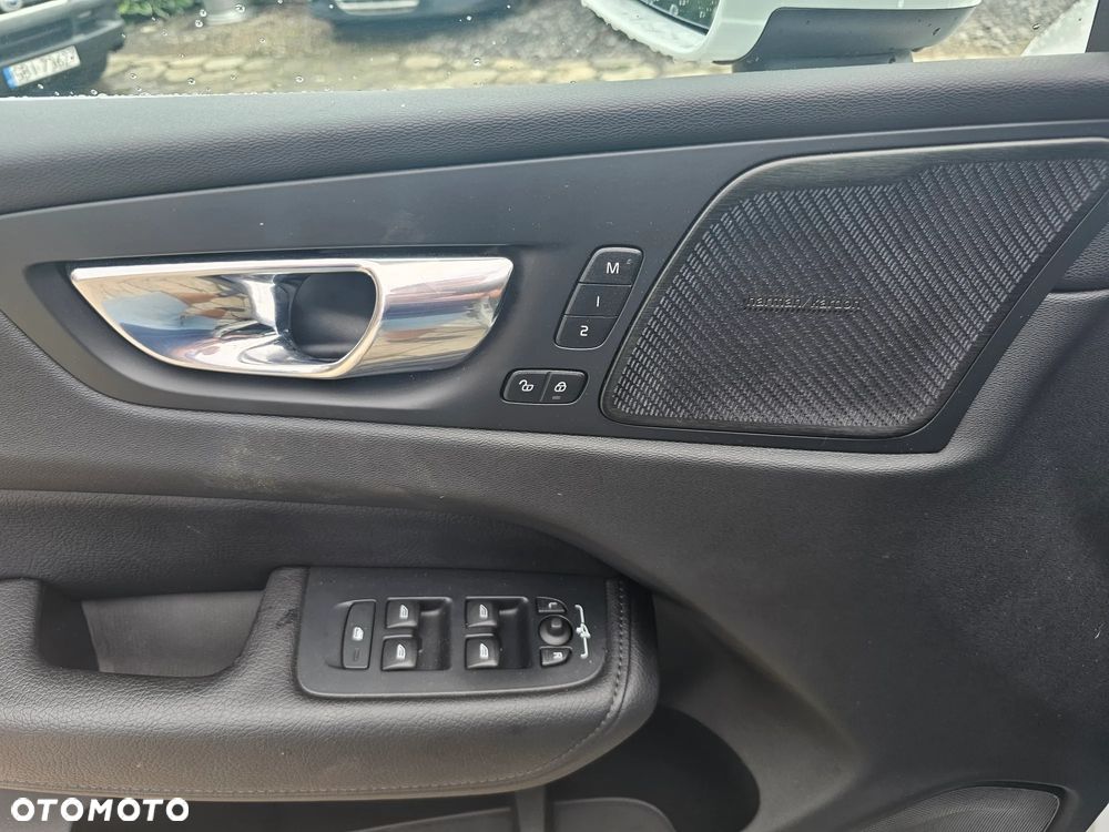 Volvo XC 60 B5 B AWD Geartronic Momentum Pro - 21