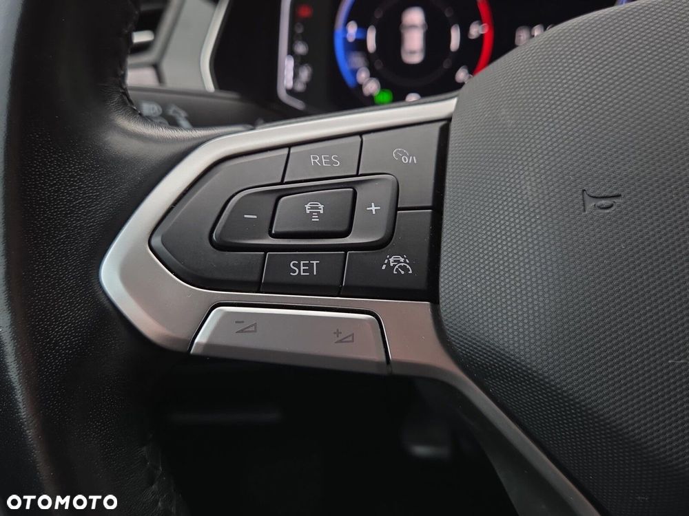 Volkswagen Passat - 16