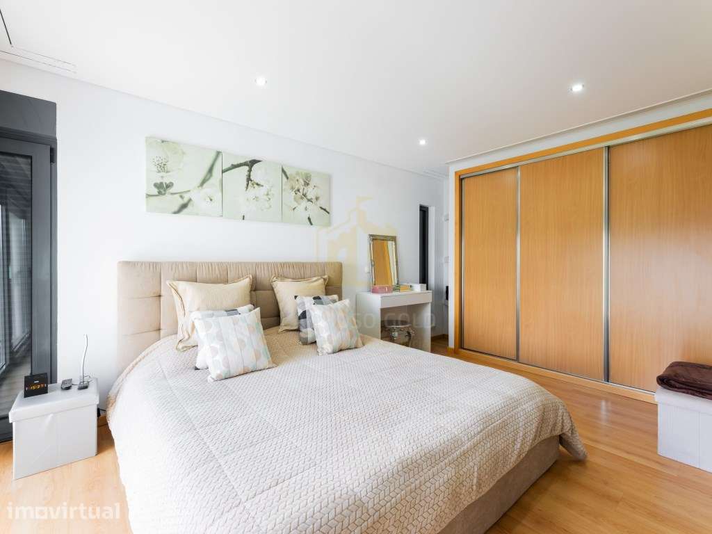 Moradia de Luxo Exclusiva de Arquitetura Moderna - Grande imagem: 3/49