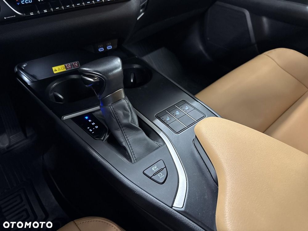 Lexus UX 250h GPF F Sport Design 2WD - 22