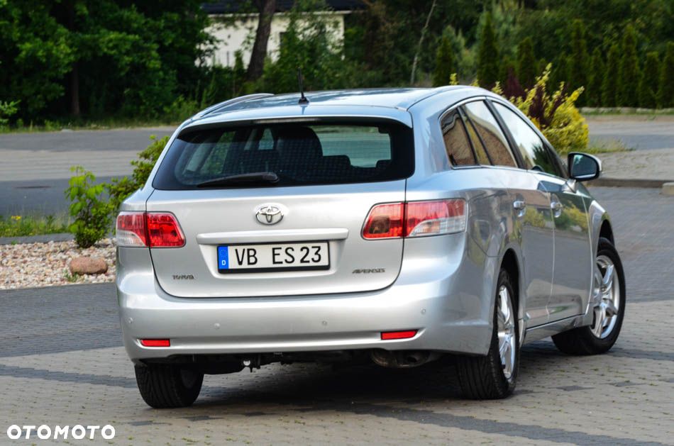 Toyota Avensis 1.8 Comfort - 3