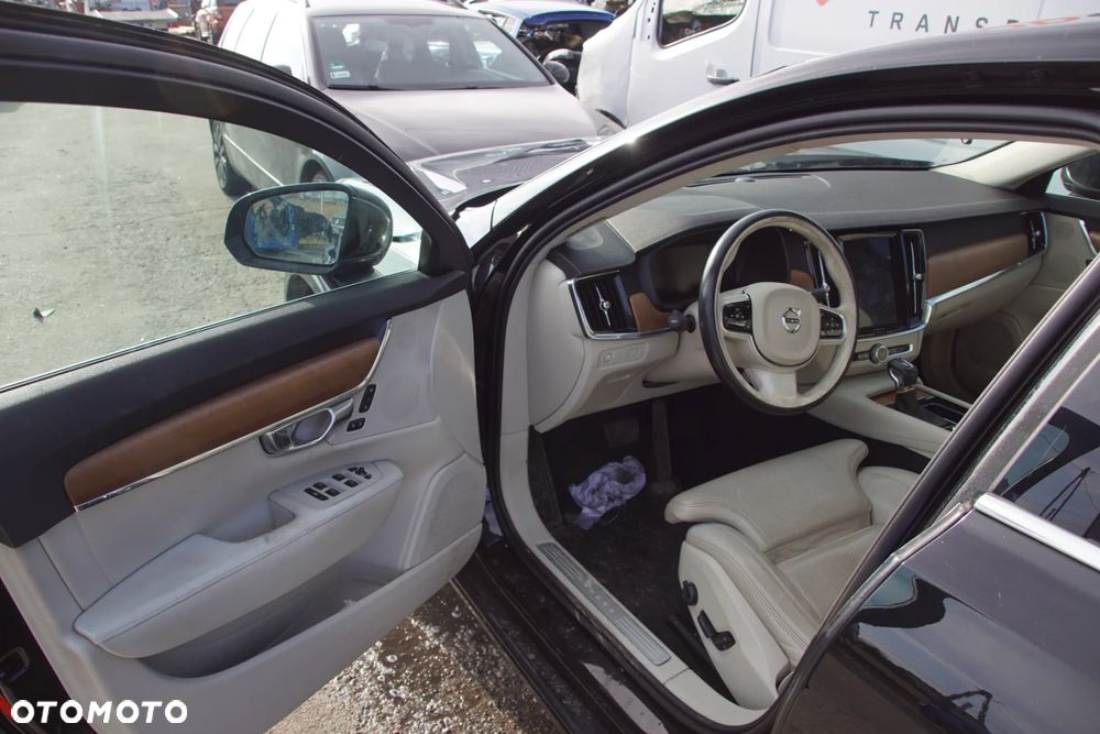 Auto na części - Volvo S90 II 2.0 D5 D4204T23 TG-81SC 717 2018R Silnik Skrzynia Drzwi Błotnik Klapa Zderzak Lusterko Klamka Szyba Lampa Deska Kokpit Sterownik Moduł Czujnik Licznik Wyświetlacz Panel Kierownica - 10