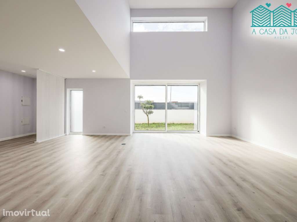 Moradia T4 e Garagem Fechada em Aradas - Grande imagem: 4/48