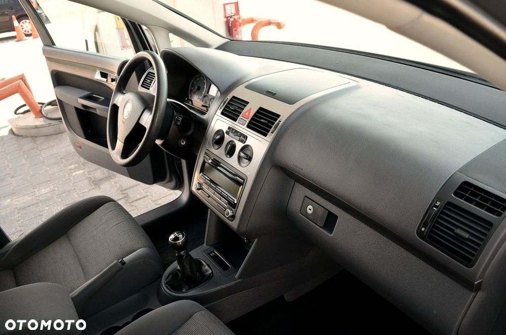 Volkswagen Touran - 16