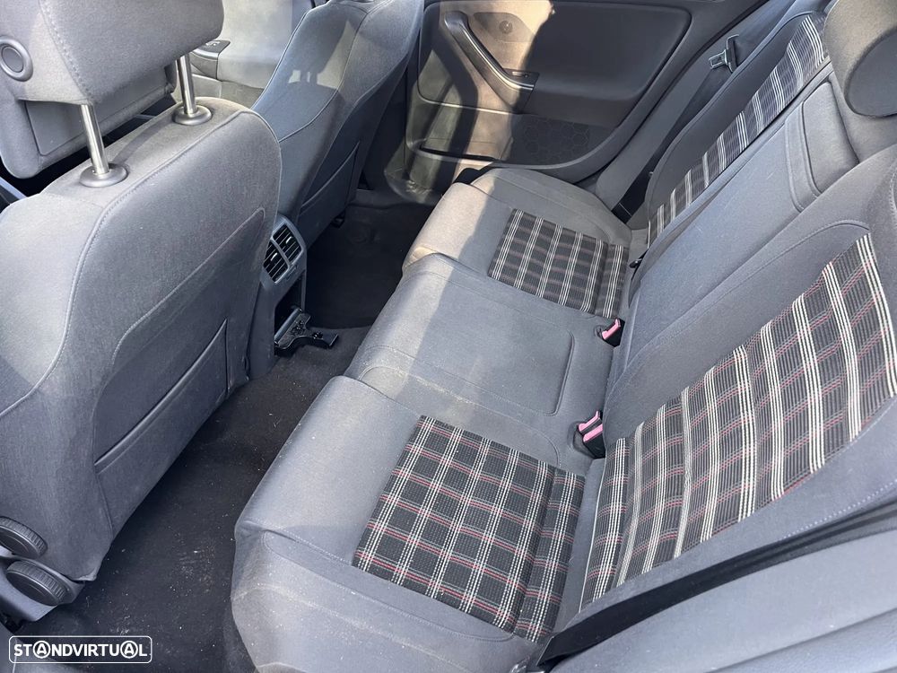 VW Golf 2.0 GTI - 7