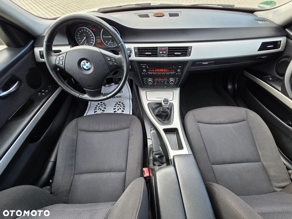 BMW Seria 3 318d DPF Edition Exclusive - 26