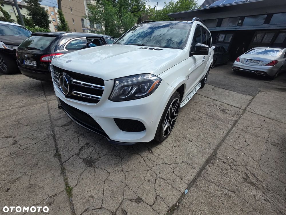 Mercedes-Benz GLS - 12