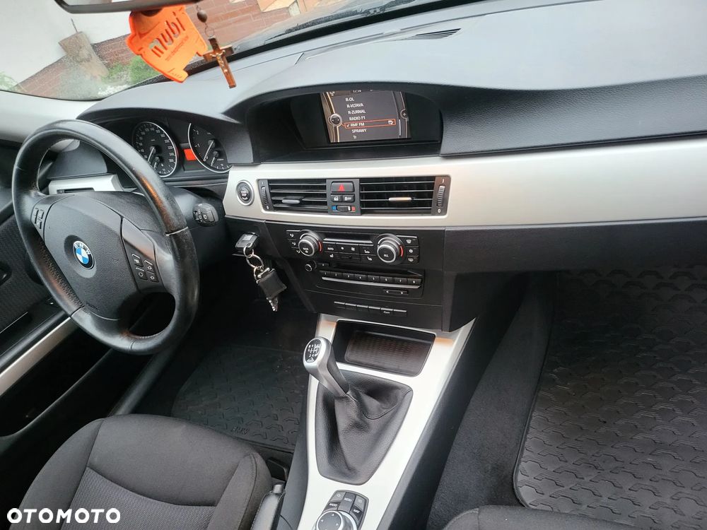 BMW Seria 3 318i Touring Edition Exclusive - 22