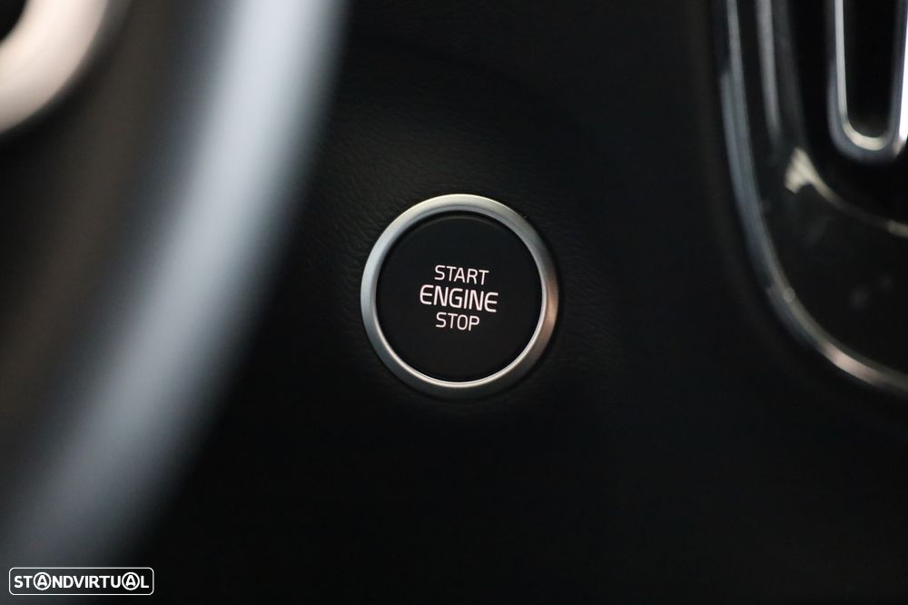 Volvo XC 40 2.0 B3 Core - 24