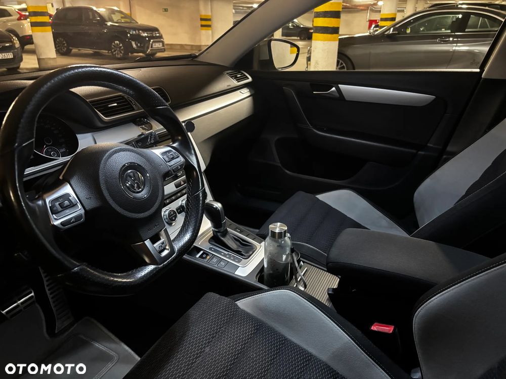 Volkswagen Passat 2.0 TDI Perfectline R-Style DSG - 6