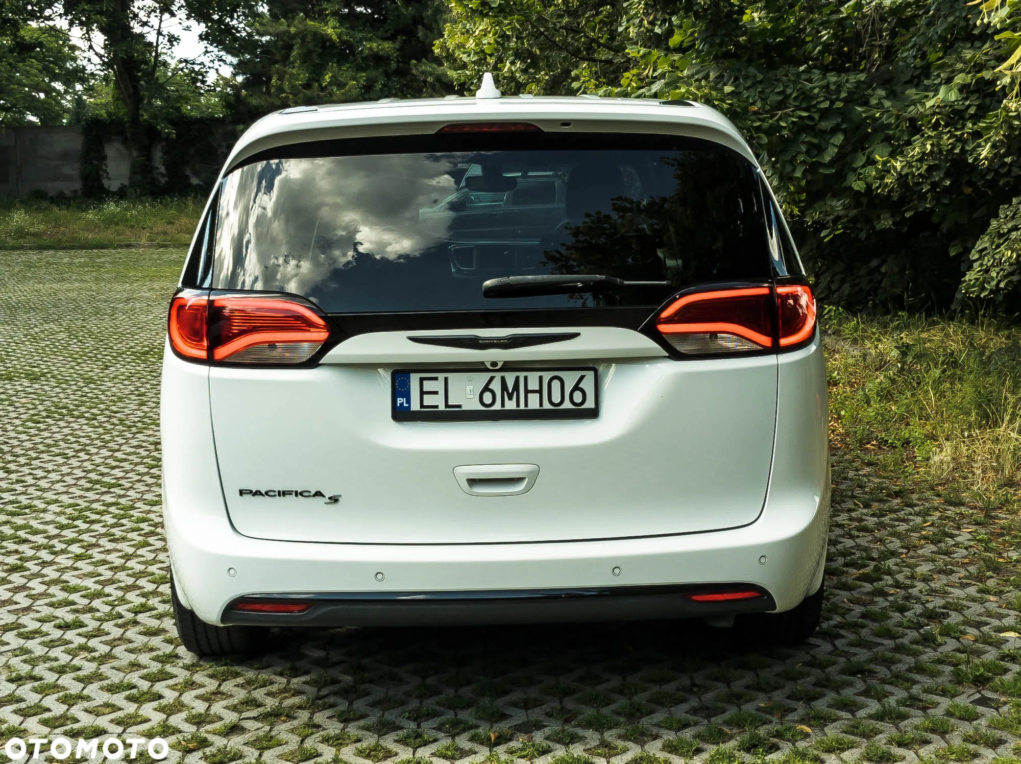 Chrysler Pacifica - 11